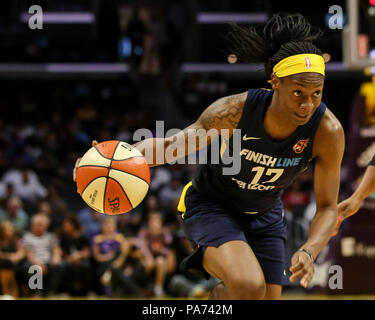 UNCASVILLE, CT - August 26: Los Angeles Sparks guard Erica Wheeler (17)  calls a play during a WNBA game between Los Angeles Sparks and Connecticut  Sun on August 26, 2021, at Mohegan