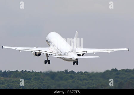 Airbus A319, Farnborough International Airshow, Farnborough Airport, Hampshire, UK, 20 July 2018, Photo by Richard Goldschmidt Credit: Rich Gold/Alamy Live News Stock Photo