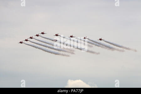 Red Arrows, Farnborough International Airshow, Farnborough Airport, Hampshire, UK, 20 July 2018, Photo by Richard Goldschmidt Credit: Rich Gold/Alamy Live News Stock Photo