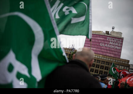 Glasgow, Scotland, on 21 July 2018. A counter demonstration by United Against Facism supporters, during a protest by the far right Scottish Defence League, in George Square, Glasgow, Scotland.  Mounted police and police with dogs separated the two groups as the Scottish Defence League espoused their anti-immigrant rhetoric and accused immigrants of running grooming gangs. Image credit: Alamy News. Stock Photo