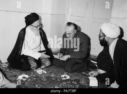 13 Ahmad Sayyed Javadi meeting with Mohammad Kazem Shariatmadari - 1979 Stock Photo