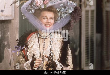 KATHARINE HEPBURN (1907-2003) EN UNA ESCENA DE LA PELICULA LA LOCA DE CHAILLOT DE 1969. Stock Photo