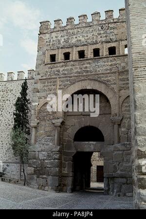 PUERTA ANTIGUA DE BISAGRA TAMBIEN LLAMADA DE ALFONSO VI - SIGLO X. Location: EXTERIOR, TOLEDO, SPAIN. Stock Photo