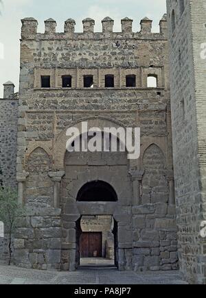 PUERTA ANTIGUA DE BISAGRA TAMBIEN LLAMADA DE ALFONSO VI - SIGLO X. Location: EXTERIOR, TOLEDO, SPAIN. Stock Photo