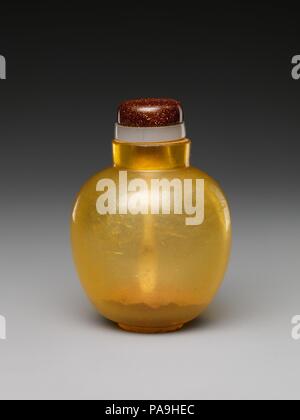 Snuff Bottle. Culture: China. Dimensions: H. 2 1/4 in. (5.7 cm). Museum: Metropolitan Museum of Art, New York, USA. Stock Photo