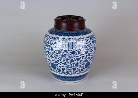 Jar. Culture: China. Dimensions: H. 8 1/2 in. (21.6 cm). Museum: Metropolitan Museum of Art, New York, USA. Stock Photo