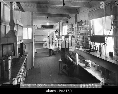 239 SLNSW 13643 Technicians in the laboratory Stock Photo