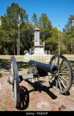 Confederate monument at Olustee Battlefield Historic State Park with a cannon in the foreground near Olustee, Florida Stock Photo