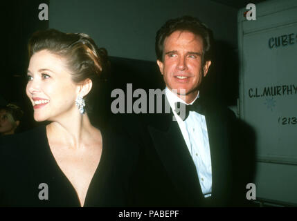LOS ANGELES, CA - MARCH 30: Actress Annette Bening and actor Warren Beatty attends the 64th Annual Academy Awards on March 30, 1992 at the Dorothy Chandler Pavilion in Los Angeles, California. Photo by Barry King/Alamy Stock Photo Stock Photo