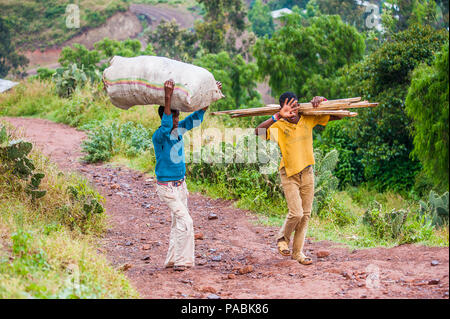 OMO, ETHIOPIA - SEPTEMBER 21, 2011: Unidentified Ethiopian men work. People in Ethiopia suffer of poverty due to the unstable situation Stock Photo