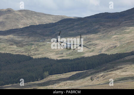 A US Air Force CV-22 Osprey tiltrotor aircraft seen on a low-level flight in the 'Mach Loop' training area, west Wales, United Kingdom. Stock Photo