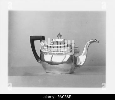 Teapot. Culture: American. Dimensions: Overall: 6 5/8 x 12 3/8 in. (16.8 x 31.4 cm); 21 oz. 7 dwt. (664.8 g)  Base: 4 5/8 x 3 1/8 in. (11.7 x 7.9 cm). Maker: William G. Forbes (1751-1840). Date: 1800-1810. Museum: Metropolitan Museum of Art, New York, USA. Stock Photo