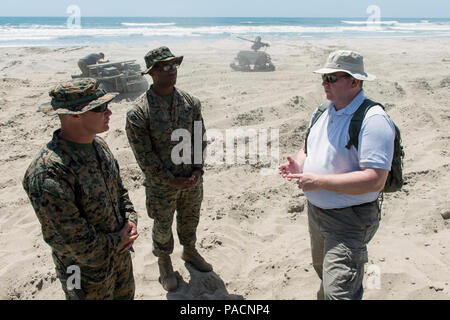 CAMP PENDLETON, Calif. (Apr. 26, 2017) Timothy Boyce, Office of Naval Research (ONR) Global Science Advisor at I Marine Expeditionary Force talks with Sgt. Caleb Hall, left, and Cpl. Edmond Kennedy, during the Ship-to-Shore Maneuver Exploration and Experimentation (S2ME2) Advanced Naval Technology Exercise (ANTX) 2017 at Marine Corps Base Camp Pendleton, California. S2ME2 ANTX brings industry, academia, and the Naval Research Development Establishment (NR&DE) together to demonstrate emerging technology and engineering innovations that address priority Navy and Marine Corps missions. Stock Photo