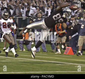 Amos Zereoue, Oakland Raiders vs the Houston Texans at Reliant Stadium in  Houston Texas on October 2, 2004. Houston Texans defeated the Oakland  Raiders 30 to 17. (Icon Sportswire via AP Images Stock Photo - Alamy