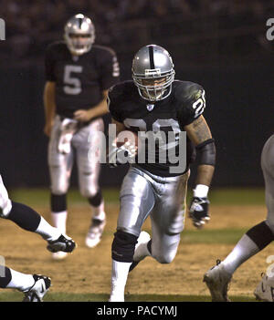 Amos Zereoue, Oakland Raiders vs the Houston Texans at Reliant Stadium in  Houston Texas on October 2, 2004. Houston Texans defeated the Oakland  Raiders 30 to 17. (Icon Sportswire via AP Images Stock Photo - Alamy