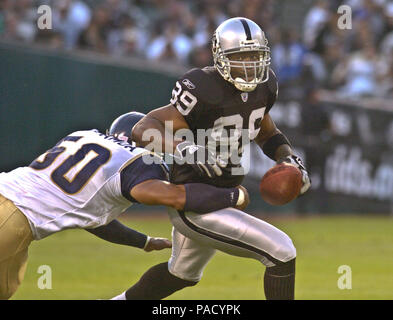 Oakland, California, USA. 1st Dec, 1996. Oakland Raiders vs. Miami Dolphins  at Oakland Alameda County Coliseum Sunday, December 1, 1996. Raiders beat  Dolphins 17-7. Oakland Raiders quarterback Jeff Hostetler Credit: Al  Golub/ZUMA