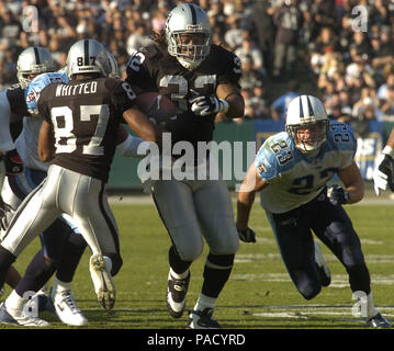 Oakland, California, USA. 19th Dec, 1999. Oakland Raiders vs. Tampa Bay  Buccaneers at Oakland Alameda County Coliseum Sunday, December 19, 1999.  Raiders beat Buccaneers 45-0. Tampa Bay Buccaneers quarterback Shaun King  Credit: