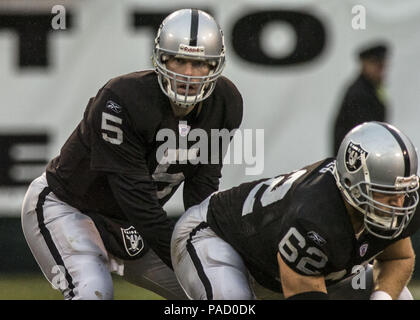 Oakland, California, USA. 14th Jan, 2001. Oakland Raiders vs. Baltimore  Ravens at Oakland Alameda County Coliseum Sunday, January 14, 2001. Ravens  Beat Raiders 19-3. AFC championship game. Oakland Raiders center Adam Treu (