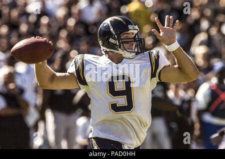 Oakland, California, USA. 16th Oct, 2016. Raiders fans chant Stay