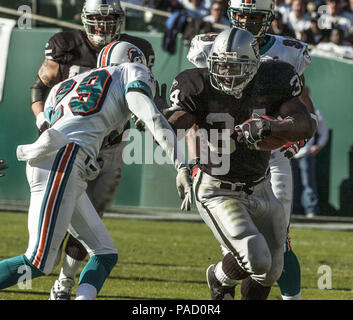 Oakland, California, USA. 6th Dec, 1998. Oakland Raiders vs. Miami Dolphins  at Oakland Alameda County Coliseum Sunday, December 6, 1998. Dolphins beat  Raiders 27-17. Miami Dolphins defensive back Sam Madison Credit: Al