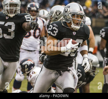 2005 TOPPS JUSTIN FARGAS #211 OAKLAND RAIDERS