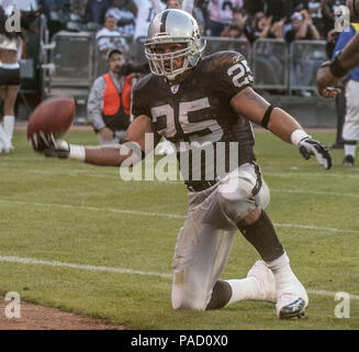 Oakland, California, USA. 20th Aug, 2006. Oakland Raiders quarterback Aaron  Brooks (2) on Sunday, August 20, 2006, in Oakland, California. The Raiders  defeated the 49ers 23-7 in a preseason game. Credit: Al