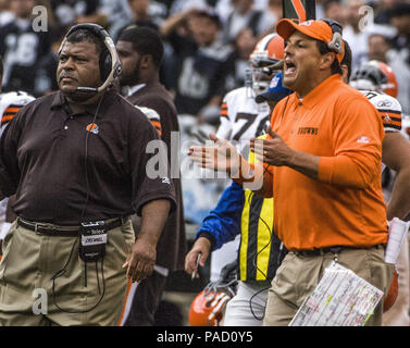 Cleveland, Ohio, USA. 26th Nov, 2006. Cleveland Browns coach Romeo Crennel  during his team's game against the Cincinnati Bengals at Cleveland Browns  Stadium on Nov. 26, 2006 in Cleveland, Ohio. ZUMA Press/Scott