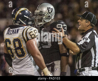 Oakland, California, USA. 11th Sep, 2006. San Diego Chargers guard Kris Dielman (68) and Oakland Raiders defensive end Tommy Kelly (93) have words after play on Monday, September 11, 2006, in Oakland, California. The Chargers defeated the Raiders 27-0. Credit: Al Golub/ZUMA Wire/Alamy Live News Stock Photo