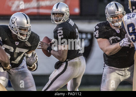 Oakland Raiders quarterback Aaron Brooks (2) passes against the Cincinnati  Bengals at Paul Brown Stadium in Cincinnati on December 10, 2006. The  Bengals defeated the Raiders 27-10. (UPI Photo/Mark Cowan Stock Photo -  Alamy