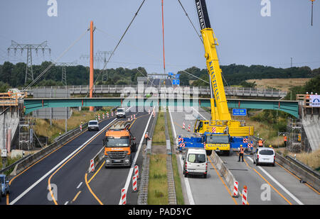 22 July 2018, Frankfurt (Oder), Germany: The first of a total of five bridge girders, each weighing around 25 tons, will be lifted via the fully closed A12 motorway onto the new abutments for the tram bridge. The A12 has been fully closed in both directions since Saturday night. The tram bridge had to be rebuilt because the old structure was damaged by «concrete cancer». Construction began in December 2017 and is expected to be completed in December 2018. Photo: Patrick Pleul/dpa-Zentralbild/ZB Credit: dpa picture alliance/Alamy Live News Stock Photo