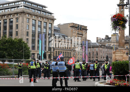 Glasgow, UK. 21st July, 2018. A handful of Scottish Defence League activists within a police cordon, George Square, Glasgow 21/07/2018 Credit: Demelza Kingston/Alamy Live News Stock Photo