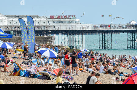 Brighton UK 22nd July 2018 - Brighton beach is packed in hot sunshine as the heatwave weather continues throughout parts of Britain Credit: Simon Dack/Alamy Live News Stock Photo