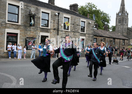 Littleborough, UK. 22nd July, 2018. Fold dancing at the annual Rushbearing festival reviving the tradition of carrying the rushes to the local church dating back to a time when the church floors where earthen and the rushes were used to cover them for insulation. Littleborough,22nd July, 2018 (C)Barbara Cook/Alamy Live News Credit: Barbara Cook/Alamy Live News Stock Photo