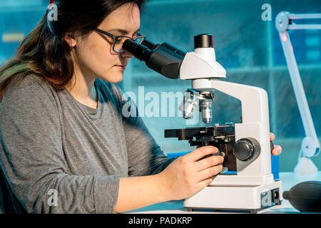 Female scientist researcher conducting an experiment in a laboratory Stock Photo