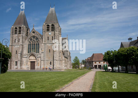 Collégiale Notre-Dame d'Écouis, collegiate church of Notre Dame in Ecouis, Eure, Haute Normandie, Normandy, France Stock Photo