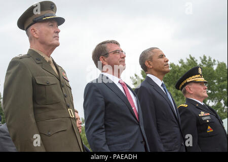 President Barack Obama, Defense Secretary Ash Carter and Marine Gen. Joseph F. Dunford Jr, the 19th chairman of the Joint Chiefs of Staff, at the change of responsibility ceremony with the 18th chairman of the Joint Chiefs of Staff Army Gen. Martin E. Dempsey, on Summerall Field, Joint Base Myer-Henderson Hall, Arlington, Va. Sept. 25, 2015 Stock Photo