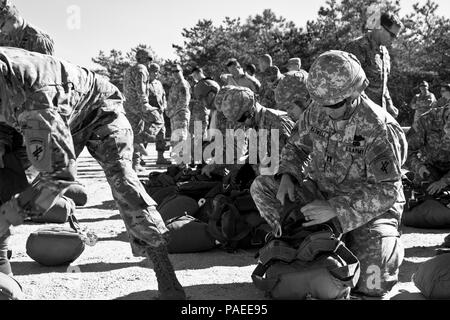 U.S. Army Reserve paratroopers from the 416th Civil Affairs Battalion ...