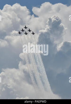 180713-N-UK306-2828 PENSACOLA BEACH, Florida. (July 13, 2018) The U.S. Navy Flight Demonstration Squadron, the Blue Angels, perform the Delta Roll maneuver during the Pensacola Beach Air Show in Pensacola Beach, Fla. The Blue Angels are scheduled to perform more than 60 demonstrations at more than 30 locations across the U.S. and Canada in 2018. (U.S. Navy photo by Mass Communication Specialist 2nd Class Timothy Schumaker/Released) Stock Photo