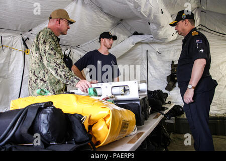 180717-N-LR347-016 NAVAL BASE POINT LOMA, Calif. (July 17, 2018) - Royal New Zealand Navy (RNZN) Able Diver William Sellick-Shaw, serving with the undersea mine countermeasures commander for Rim of the Pacific (RIMPAC) exercise in the Southern California area of operations briefs RNZN Commodore Tony Millar, maritime component commander and representative of the Chief of Navy (New Zealand), right, and U.S. Navy Rear Adm. Dave Welch, commander, Mine Warfare Task Force, left, during a visit to Naval Base Point Loma, July 17. Twenty-five nations, 46 ships, five submarines, about 200 aircraft and 2 Stock Photo