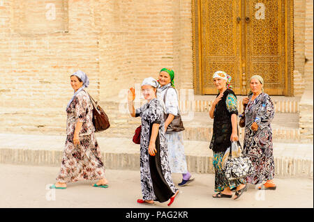 BUKHARA, UZBEKISTAN - JUNE 6, 2011: Unidentified Uzbek women came to see Samarquand in Uzbekistan, Jun 6, 2011. 93% of Uzbek people consider that life Stock Photo