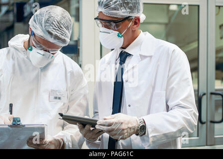 Scientists working in laboratory Stock Photo