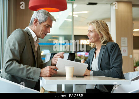 Businesspeople discussing in cafeteria Stock Photo