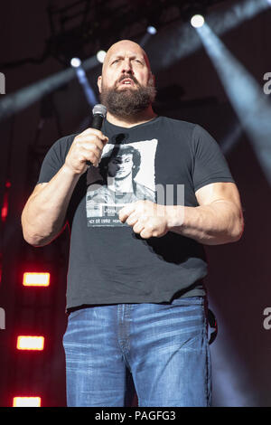 Big Show (aka Paul Wight) and Ariel Winter make a size comparison on the  red carpet at the annual WWE SummerSlam kickoff party in association with  the Muscular Dystrophy Association held at