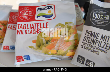 Bremerhaven, Germany. 25th June, 2018. Bags of frozen convenience foods lying on a shelf in FROSTA. Credit: Carmen Jaspersen/dpa/Alamy Live News Stock Photo