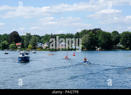 Berlin, Germany. 15th July, 2018. Boats cruise around the small Mueggelsee Lake. - NO WIRE SERVICE - Credit: Jens Kalaene/dpa-Zentralbild/dpa/Alamy Live News Stock Photo