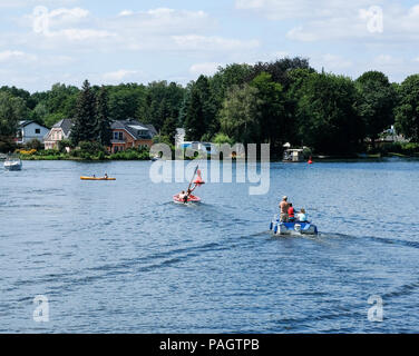 Berlin, Germany. 15th July, 2018. Boats cruise around the small Mueggelsee Lake. - NO WIRE SERVICE - Credit: Jens Kalaene/dpa-Zentralbild/dpa/Alamy Live News Stock Photo