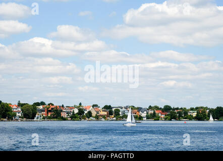 Berlin, Germany. 15th July, 2018. View of the Friedrichshagen district in Koepenick at Mueggelsee Lake.- NO WIRE SERVICE Credit: Jens Kalaene/dpa-Zentralbild/dpa/Alamy Live News Stock Photo