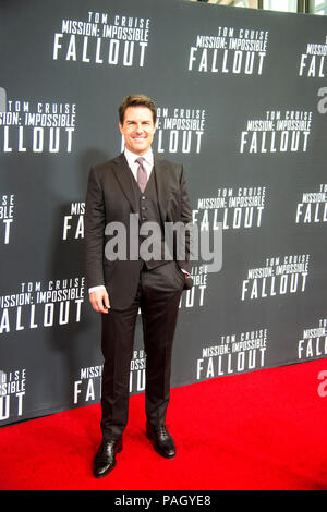 Washington DC, July 22 2018, USA: The new Tom Cruise movie, Mission Impossible: Fallout, has its premiere at the Smithsonian Air and Space Museum in Washington DC. Some of the stars attending includeTom Cruise,Henry Cavill SimonPegg, Rebecca Ferguson, Angela Bassett, Michelle Monaghan, Wolf Blitzer,producer Jake Myers anddirector/writer/producer ChristopherMcQuarrie.  Patsy Lynch/Alamy Stock Photo