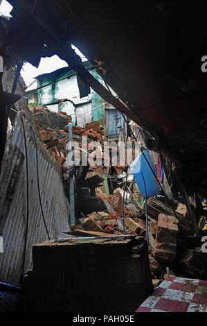 Kolkata, India. 23rd July, 2018. A collapsed building is seen in Kolkata, India, on July 23, 2018. At least two people were killed and few others injured on Monday after an old building collapsed in eastern Indian state of West Bengal, police said. Credit: Stringer/Xinhua/Alamy Live News Stock Photo