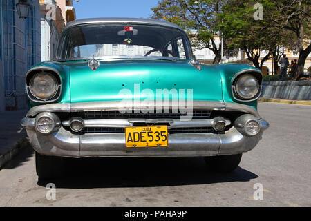 SANCTI SPIRITUS, CUBA - FEBRUARY 7: Classic American car in the street on February 7, 2011 in Sancti Spiritus, Cuba. The multitude of oldtimer cars in Stock Photo